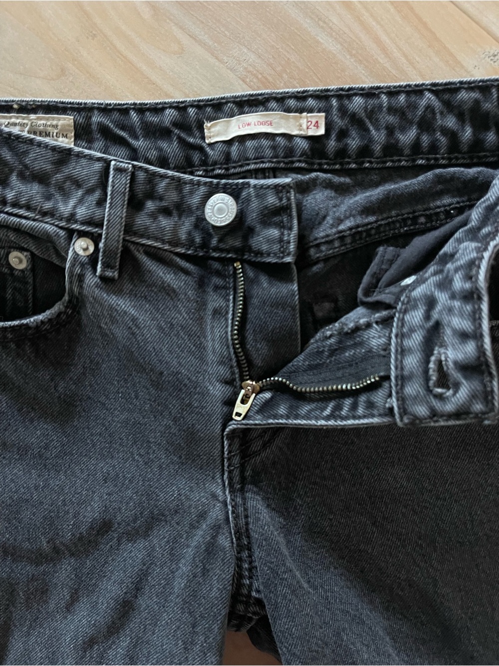Levi’s Low Y2K Baggy Fit Jeans Size 24 Black Wash Wide Leg Denim Low Rise - Picture 11 of 14